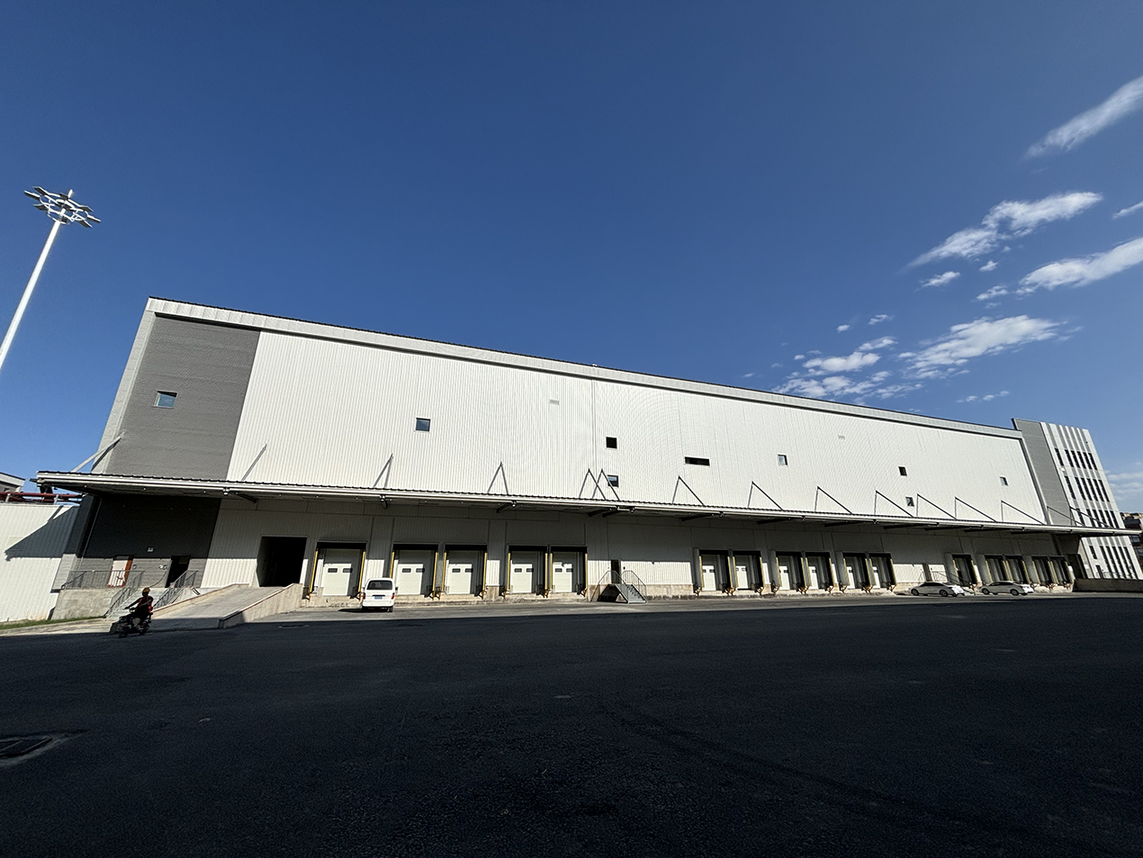 Fabric Ducting System Applied to the Cold Chain Logistics Project at the Urumqi Consolidation Center for China-Europe Railway Express Fabric Ducting System Applied to the Cold Chain Logistics Project at the Urumqi Consolidation Center for China-Europe Railway Express